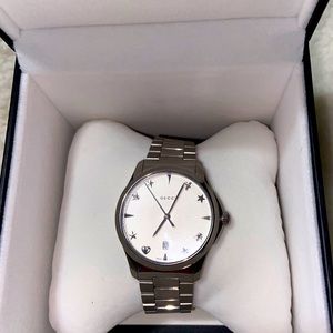 Sliver Timeless Gucci Watch